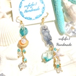手描き　ラッコさんと　グラデーションシェルビーズや　シェルやヒトデの　ブルー&クリアな　アシンメトリー　ピアス　イヤリング　メイ　キラ　リロ　水族館　海　夏　レジンアート　レジンアクセサリー　らっこ