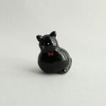 黒猫　蝶ネクタイ（赤）　石粉粘土のマグネット