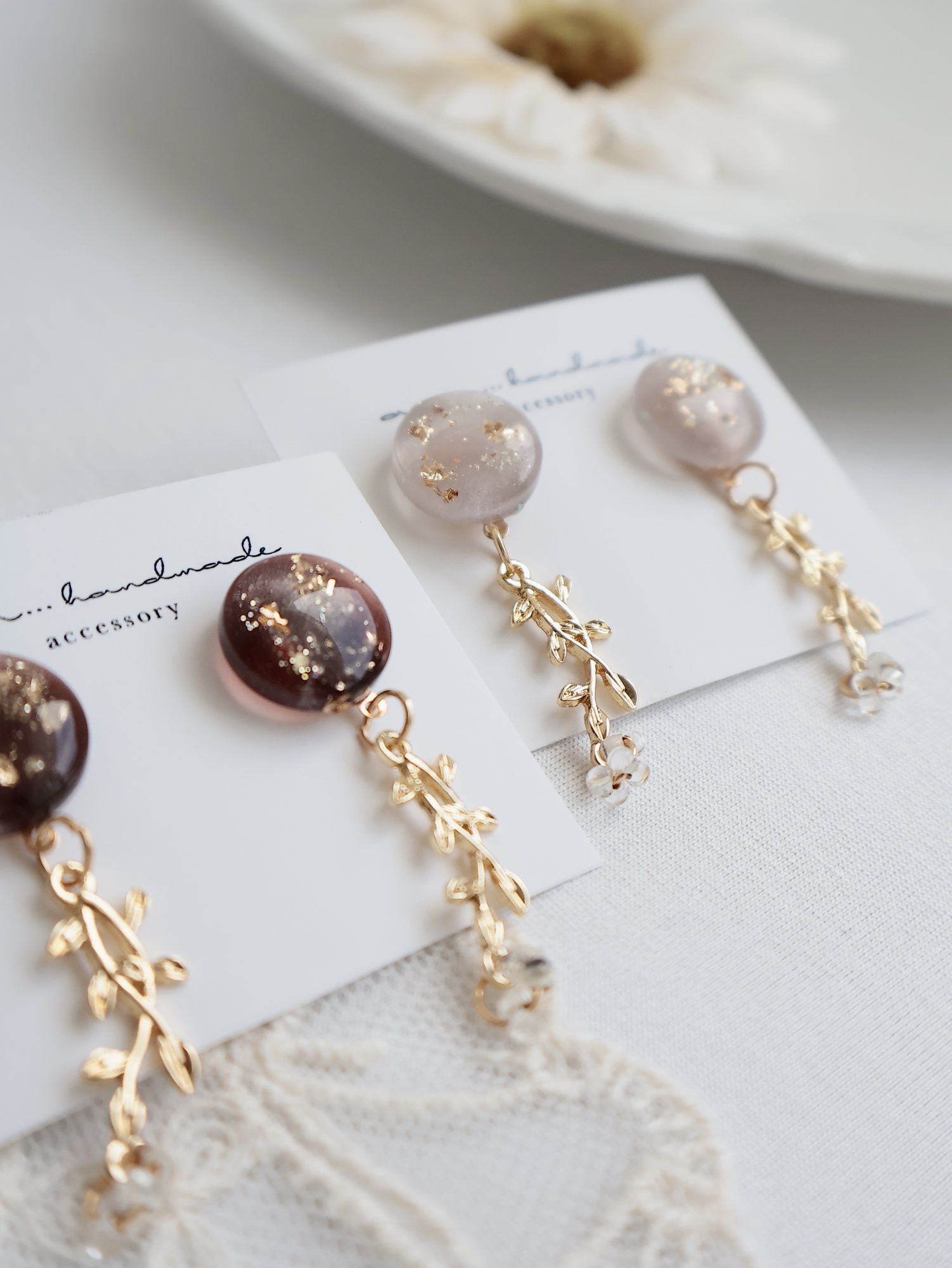 ﾜﾝｺｲﾝ♡ミモザ入り押し花のピアス イヤリング - amm handmade