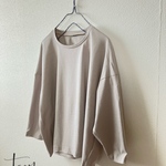 シンプルな長袖Tシャツ着丈57cm