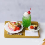 さくらんぼクレープとクリームソーダセット