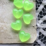 【2粒】17×19mm/ルーセントグリーン/ぷっくりハートビーズ
