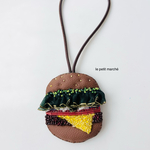ハンバーガーのビーズ刺繍チャーム