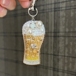 黄金色の至福｜ビールのビーズ刺繍のチャーム