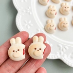 かじられうさぎパン（ホイップ苺ジャム）🐰🍓