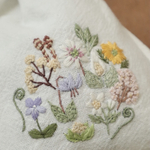 春の里山刺繍巾着
