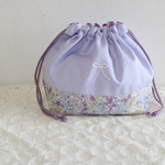 【即納可能】薄パープルの花柄お弁当袋　リボン刺繍