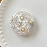 ビーズ刺繍くるみボタン（ヘアゴム/ブローチ）