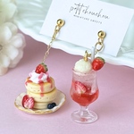 ときめくカフェスイーツ いちごのパンケーキとストロベリーソーダのピアス/イヤリング❁ミニチュア