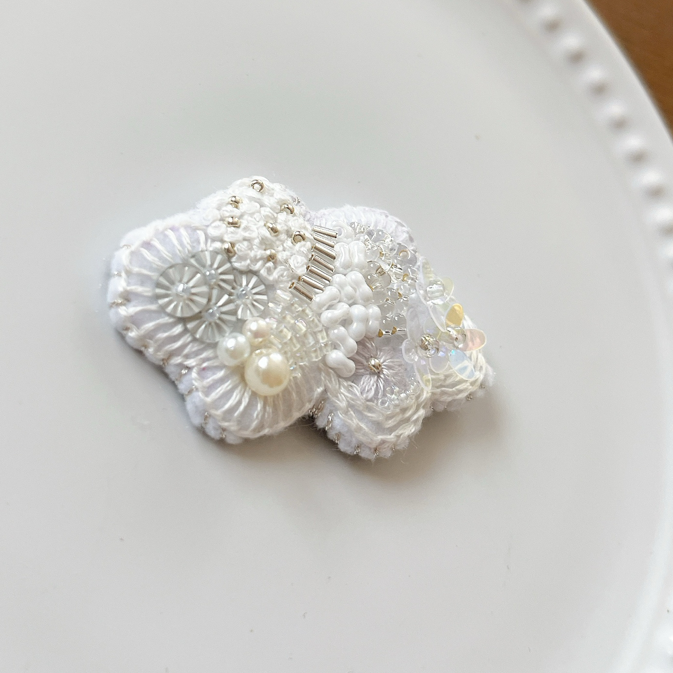 ビーズ刺繍ブローチ（くも） - Takacyacya's GALLERY | minne byGMO