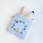 刺繍　小さなフラットポーチ＊ネモフィラひよこ