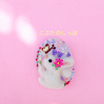 🐰うさぎさんと蝶々さんの内緒話🐰刺繍   羊毛 立体ブローチ