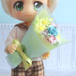 ミニチュア　水色のバラと黄色いコスモスの花束