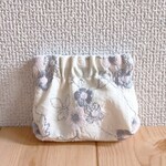手のひらサイズ　花柄刺繍　バネ口ミニポーチ　8cm口金　クリーム　703