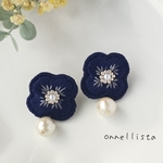 再販.大粒コットンパールとネイビーのお花刺繍ピアス・イヤリング