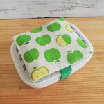 【訳あり】お弁当に！保冷剤ケース付き  お弁当箱ゴムバンド ランチベルト 青りんご柄