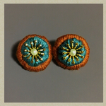 ぷっくり花刺繍ピアス