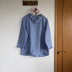 コットンローン刺繍のVネックフリルプルオーバー