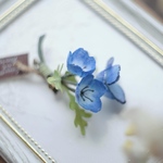 布花 ネモフィラ と 青い蝶 ブローチ