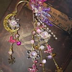 虹世界ニ棲ム紫華蝶／アンティーク風バタフライモチーフイヤーフック