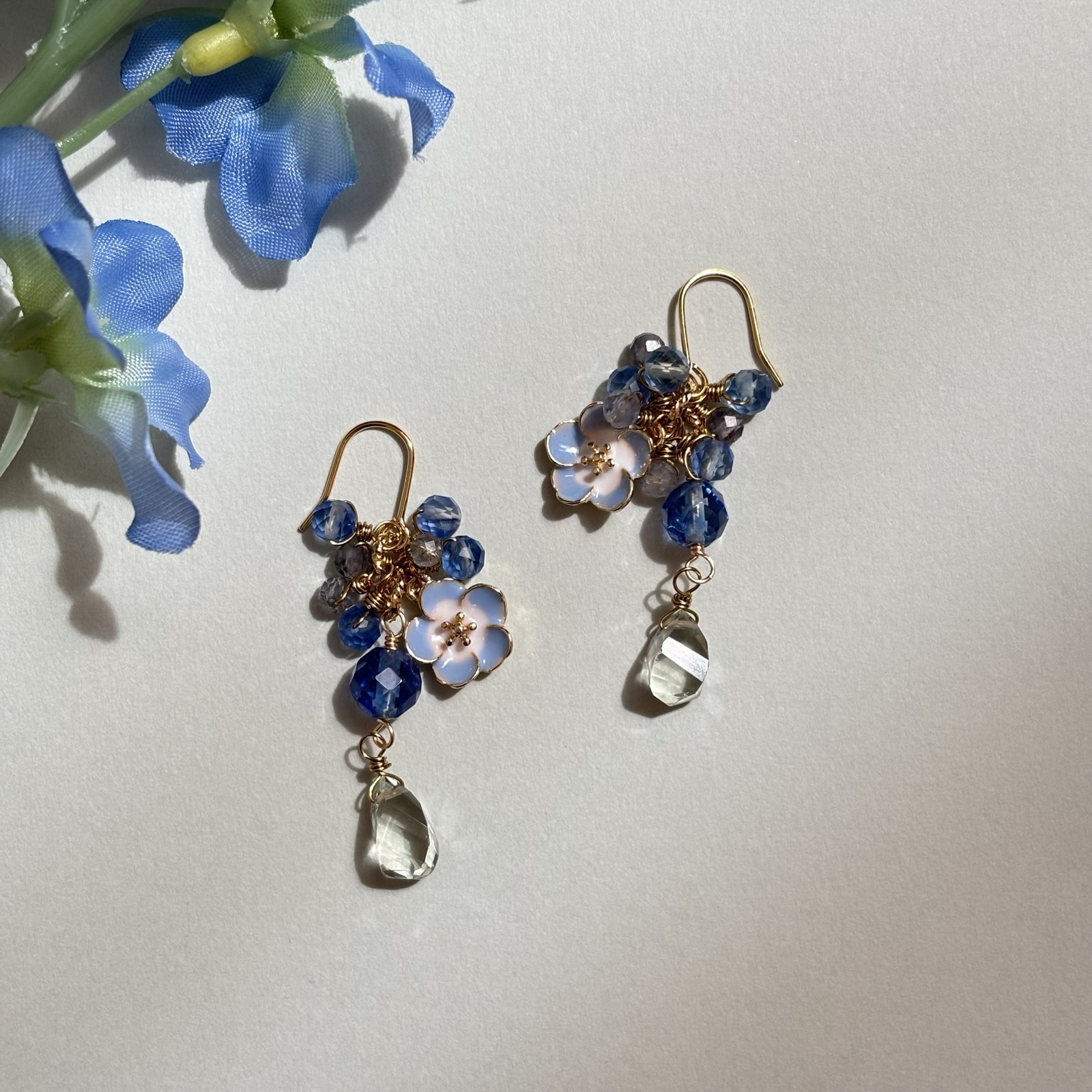 春空色のネモフィラピアス / 天然石 春アクセサリー ボタニカル 花 