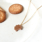 フリル クッキー - かじりかけ -　　＊ 陶器 ネックレス サージカルステンレス