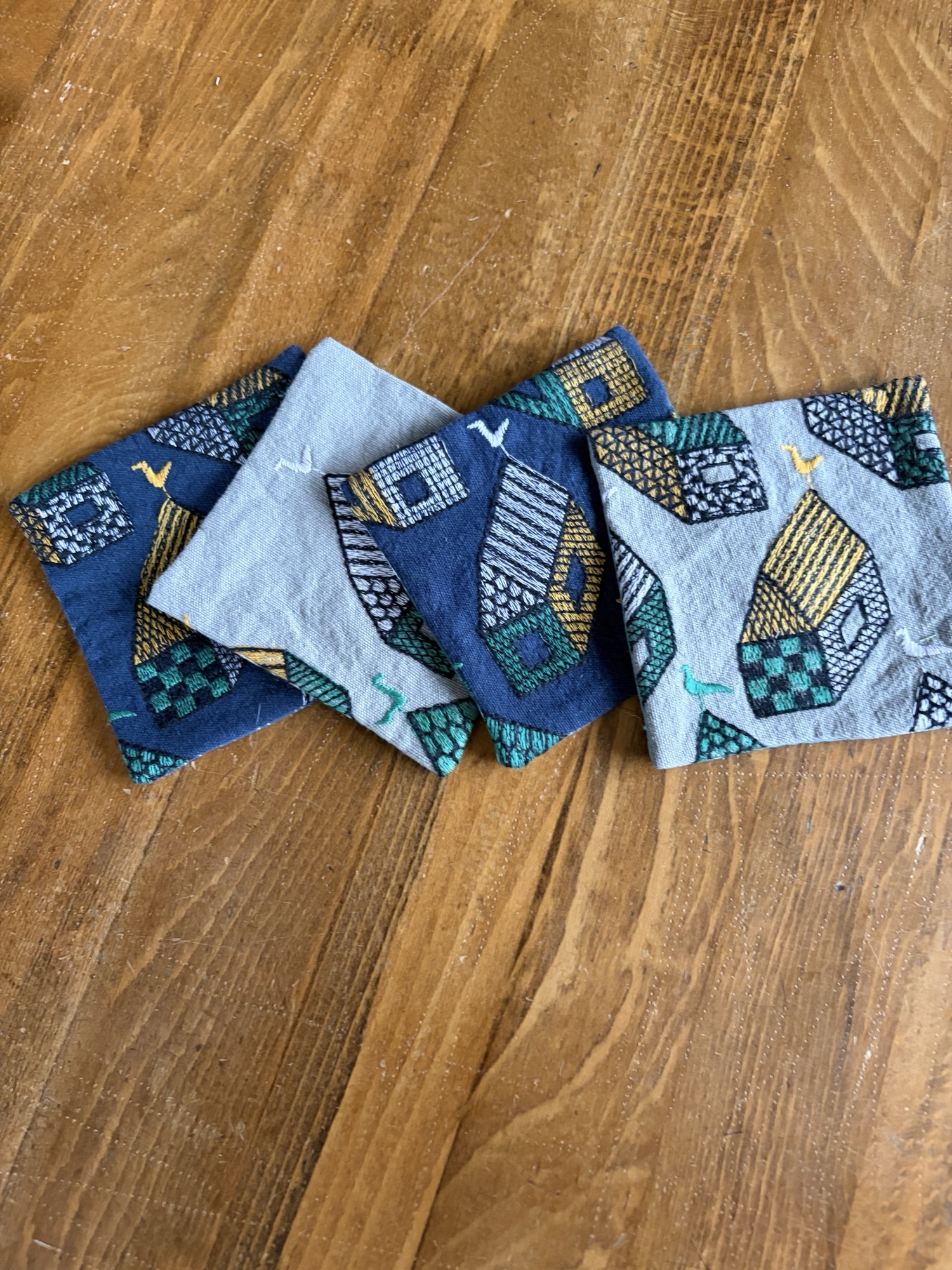 綿麻刺繍地のミナペルホネンラウンドシアター風のワンピース