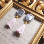 ボタン×タッセルピアス