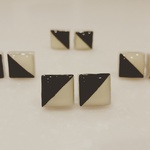 スクエアモノトーンのピアス