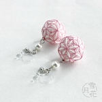 【受注制作】手まりイヤリング(ノンホールピアス)・手まりピアス＊麻の葉/生成と菖蒲色［小さなてまり/手毬/手鞠］