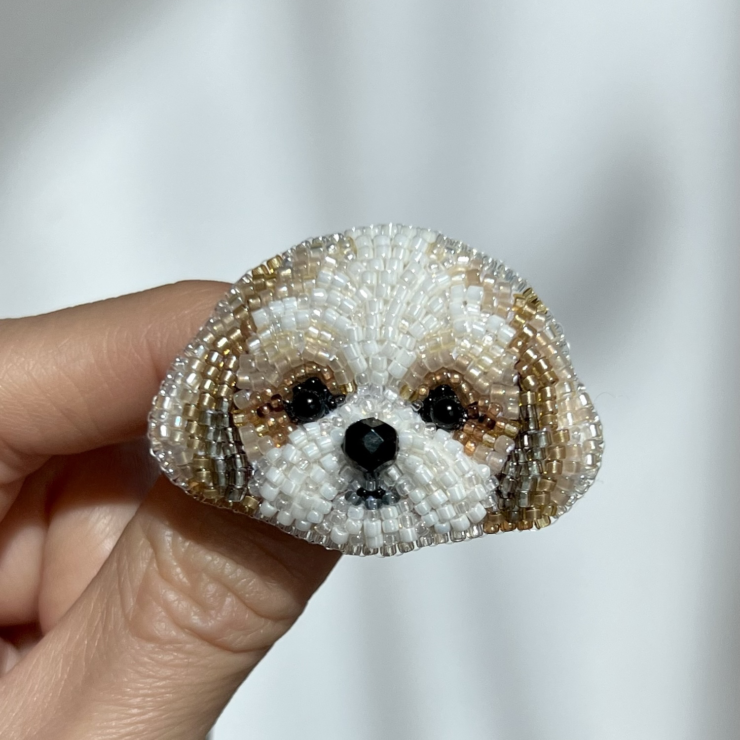 シーズーのビーズ刺繍ブローチ - naococo beads embroidery | minne