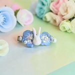 ネモフィラの花とうさぎのヘアクリップ