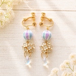 【イヤリング／ピアス】    淡色パープル巻き玉と白花の上品耳飾り