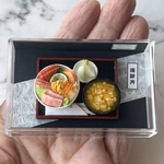 海鮮丼セットD なめこ汁　かぶの漬物