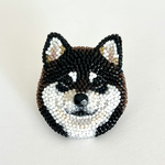 黒柴のビーズ刺繍ブローチ