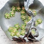 光る【6コセット】#czech beads#チェコビーズ　flower14✖️13㍉ peridot green/copper