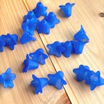 アクリルビーズ　フラワービーズ　5枚の花弁　20個　ブルー