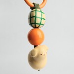 いぬ　グリーン×オレンジ　石粉粘土のキーホルダー