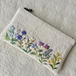 【再版×3】コットンリネンと刺繍のお花のファスナー付小物入れ　スクエア型2