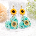 ひまわり畑🌻を閉じ込めた大ぶりハートピアス🌻✨️サージカルステンレスピアス✨️金属アレルギー対応✨️イヤリングご変更可✨️