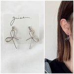 シルバー　リボン　ゆらゆら　ハンドメイド　ピアス イヤリング チタンピアス　樹脂ピアス　結婚式　パール　ウェディング　卒園式　卒業式　入園式　入学式　セレモニー　