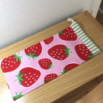 北欧風おっきなイチゴのカトラリーケース