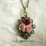 ロザフィ　ちいさな薔薇のネックレス　大人可愛いピンク