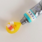 【せんとう色】色々でてくる絵の具ブローチ