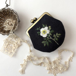 手刺繍 ミニがま口 コインケース ポーチ 薔薇 オールドローズ内布リバティ　1点もの