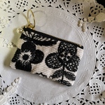ミナペルホネン　可愛い刺繍生地のミニミニポーチ　ハンドメイド♪