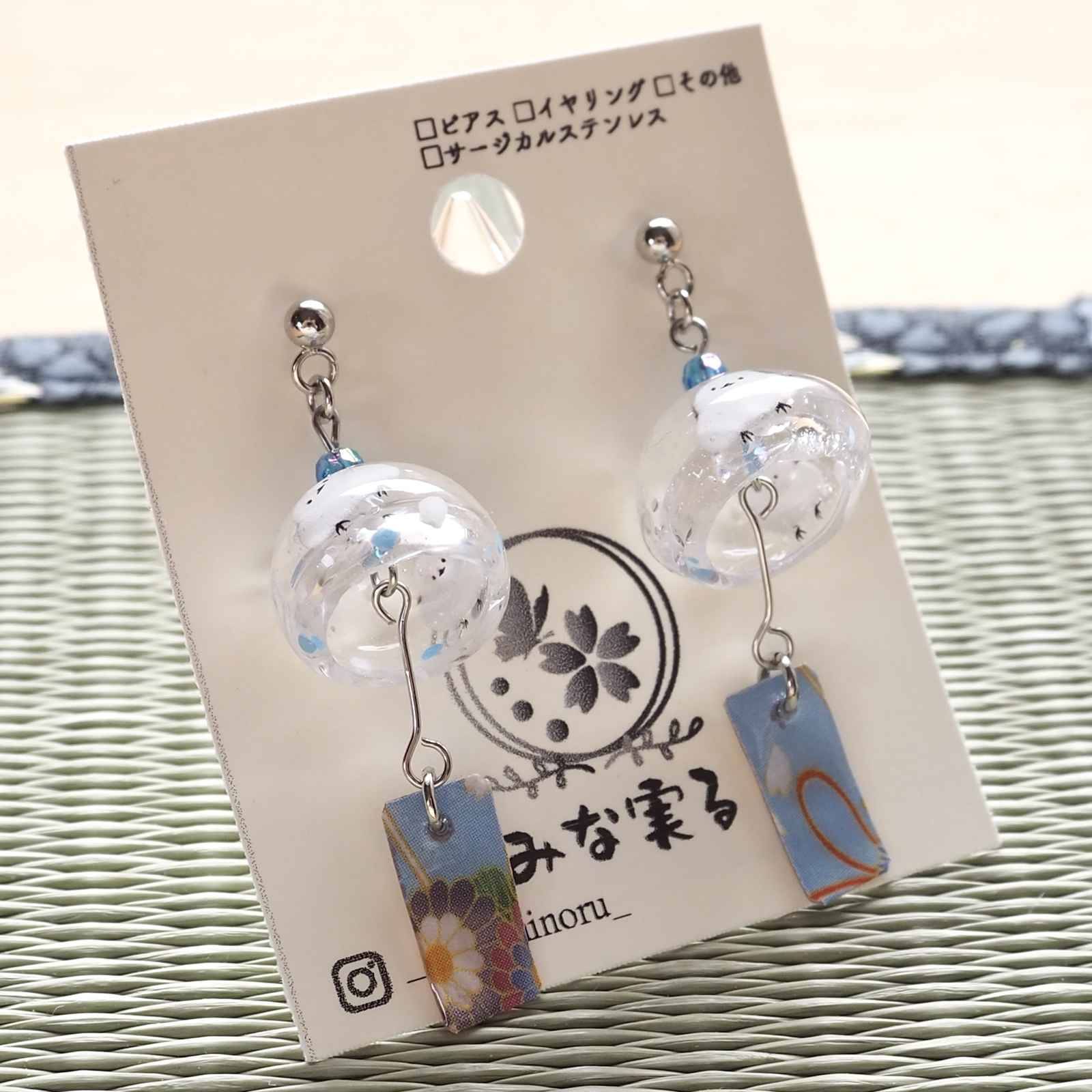 ミニ風鈴シマエナガピアス・イヤリング - みな実る | minne byGMO