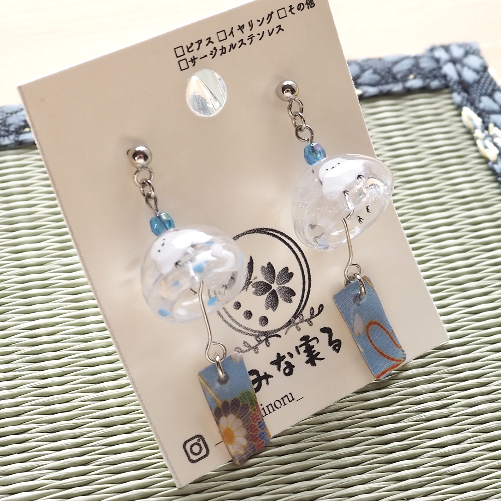 ミニ風鈴シマエナガピアス・イヤリング - みな実る | minne byGMO