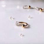 ホールが細いかたもOK✰ ボディピアス 一粒クリスタル サーキュラーバーベル ゴールド 18G 軟骨ピアス 片耳 1個のお値段