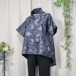 【2,000円OFF🌸7,000円⇒5,000円】大島紬 着物リメイク👘扇子柄フィッシュテールブラウス《ネックリボン付き》